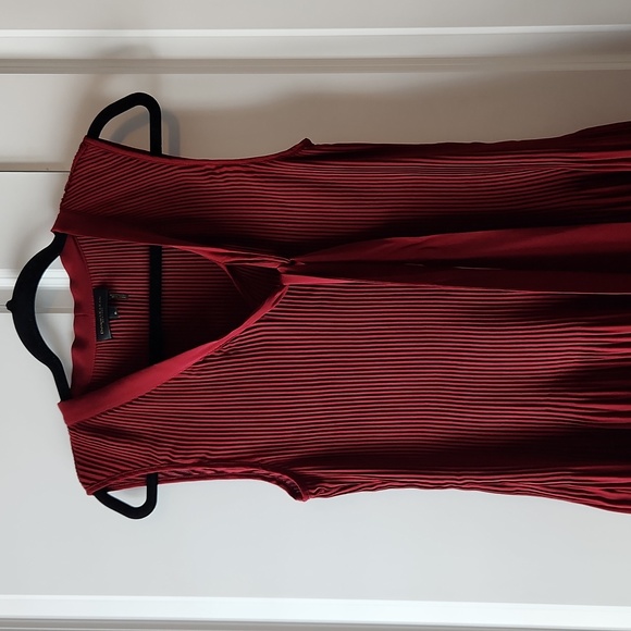 Burgundy Pleated Sleeveless V-neck Blouse XL Donna Karan - Picture 2 of 7